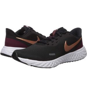 Nike Women's Revolution 5 Running Shoe